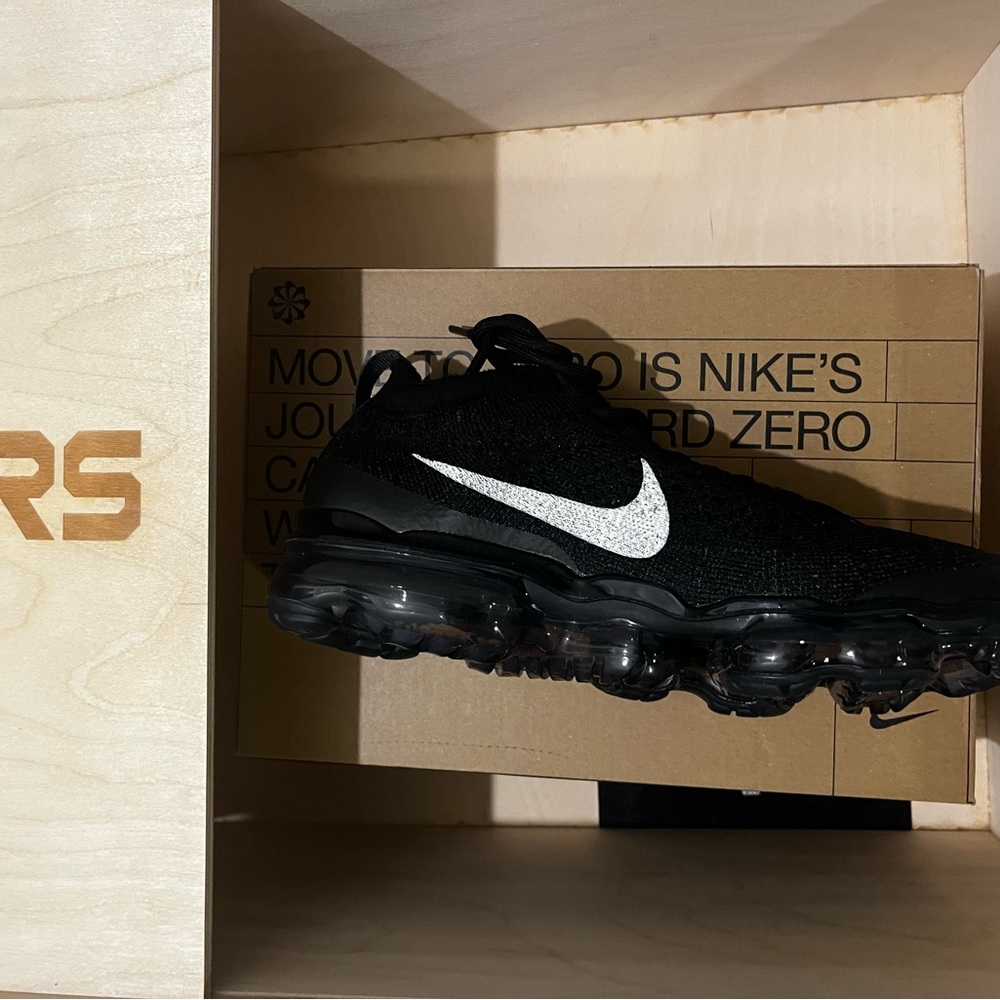 Nike Yardrunners - women’s size 7.5 - BRAND NEW